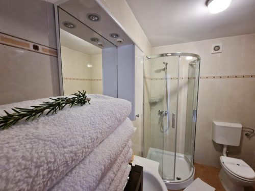 lilly zambratija bathroom