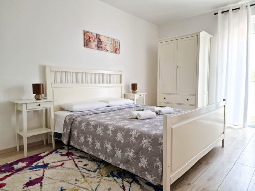 lilly zambratija bedroom